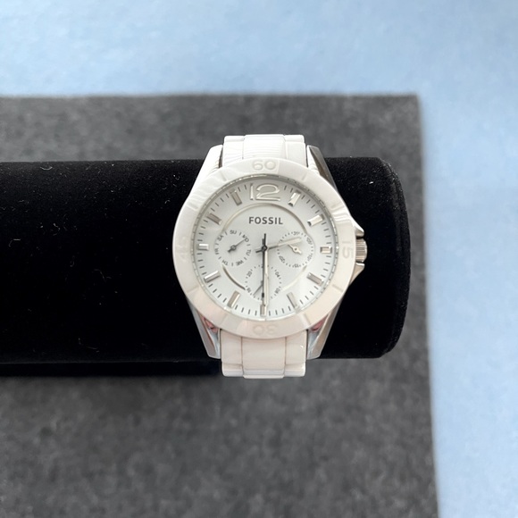 Ladies Fossil White Ceramic Watch - Picture 5 of 6